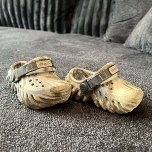 Crocs Echo Clog in Multi camo.